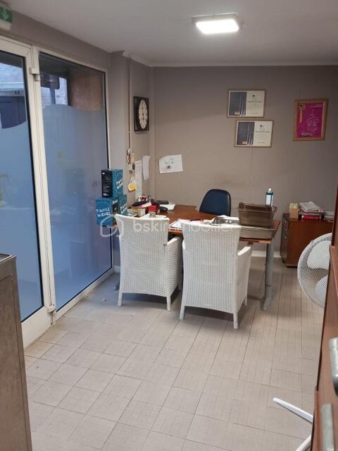 Local commercial lou&eacute; de 97m&sup2; 116000 30490 Montfrin