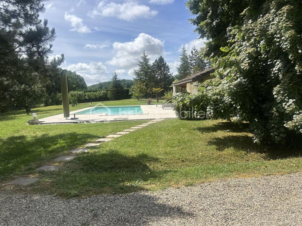 CHARTREUSE DE CARACTÈRE AVEC DOMAINE BOISÉ DE 4,2 HECTARES AVEC SA MAISON D'AMIS - DEPENDANCES - PISCINE