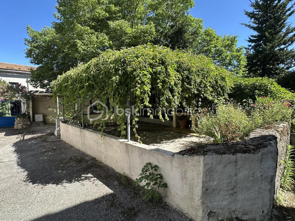 Maison de village R+1, 75m² , 2 cchambres, cour extérieure de 33m²