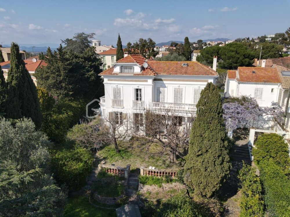Vente Propriété/Château Centre de Saint-Raphaël – Élégante propriété de caractère des années 1930, vue mer sur un emplacement d'exception Saint raphael