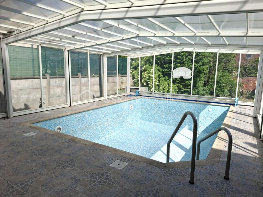 ? Deux maisons rénovées avec piscine sur 877 m²
