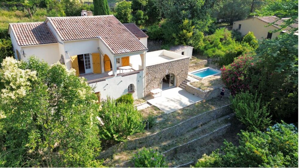 Villa de caractère 5 pièces 147 m² Piscine Vue sur le château de Salernes