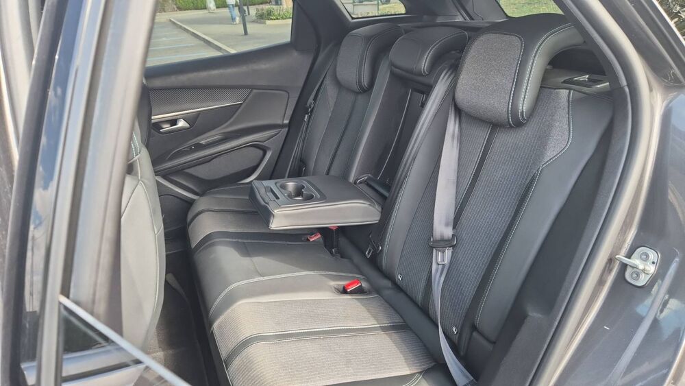 3008 II 1.6 THP 300 Hybrid4 EAT8 Allure Pack - Automatique 2021 occasion 95700 Roissy En France