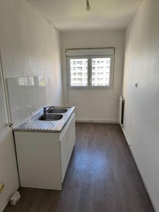  Appartement à louer 4 pièces 76 m²
