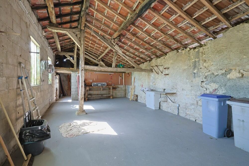 Vente Maison A vendre à SAINT HYMETIERE sur VALOUSE (A 1 heure de Lyon ou de Genève et 35 minutes d'Oyonnax ou de Lons le Saunier) Très belle Saint hymetiere