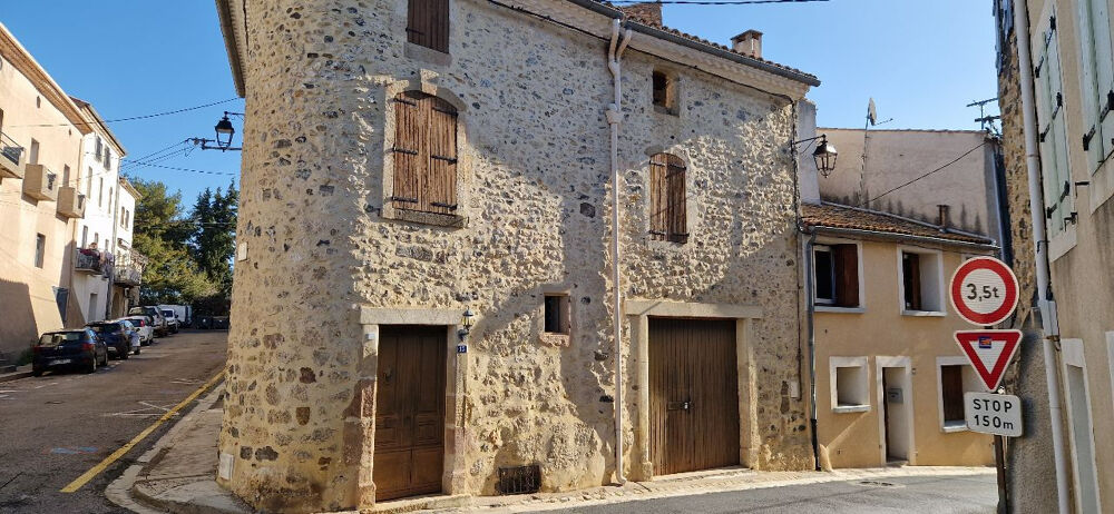 Très belle maison avec pierres apparentes de village avec garage et terrasse