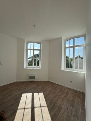  Appartement à louer 2 pièces 56 m²