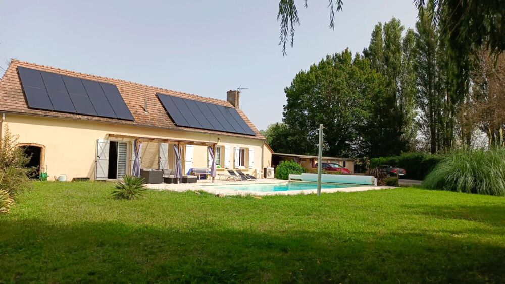 Longère de plain - pied rénovée 7 pièces de 126 m2 avec sa piscine et son superbe terrain extérieur à 10 mn de Le Mans secteur