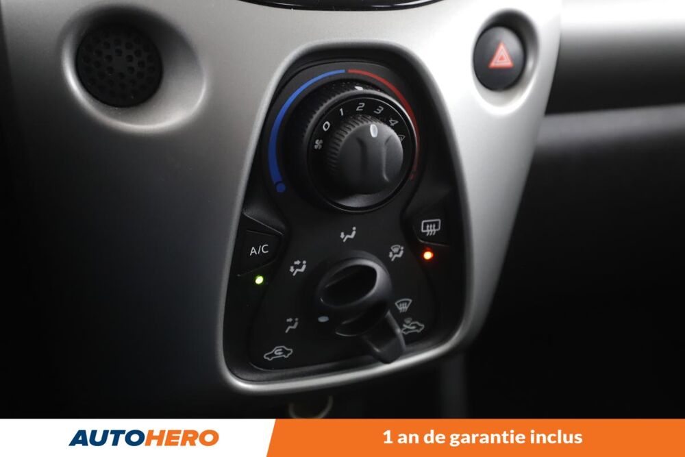 Aygo 1.0 VVT-i X-Play X-Shift 5P 69 ch 2017 occasion 92130 Issy-les-Moulineaux