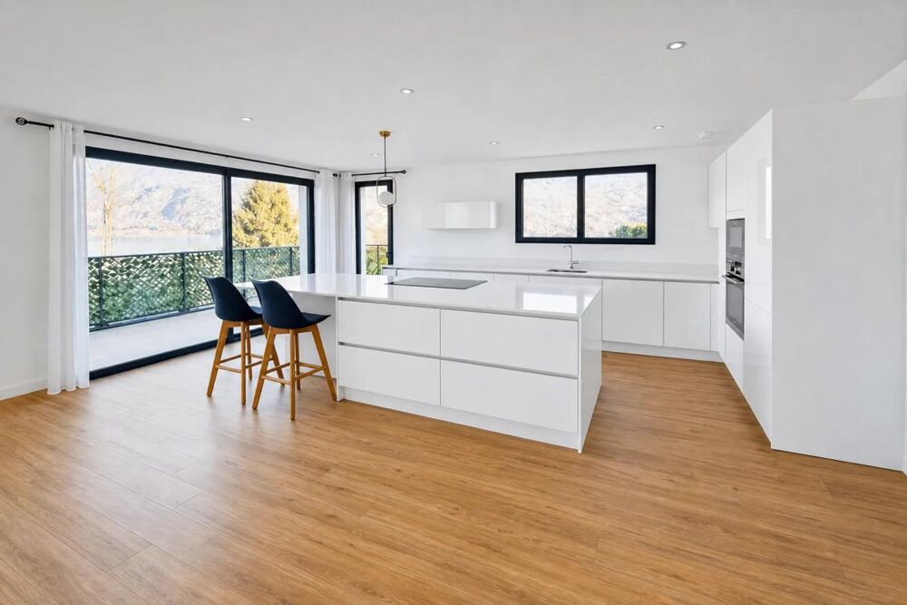 Maison moderne avec vue lac à Brison-Saint-Innocent