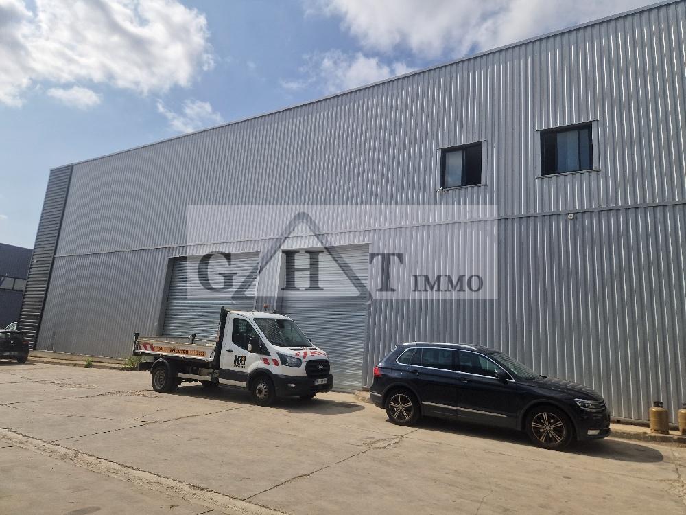  A LOUER 2750 M² ENTREPOT BUREAUX A MEAUX 