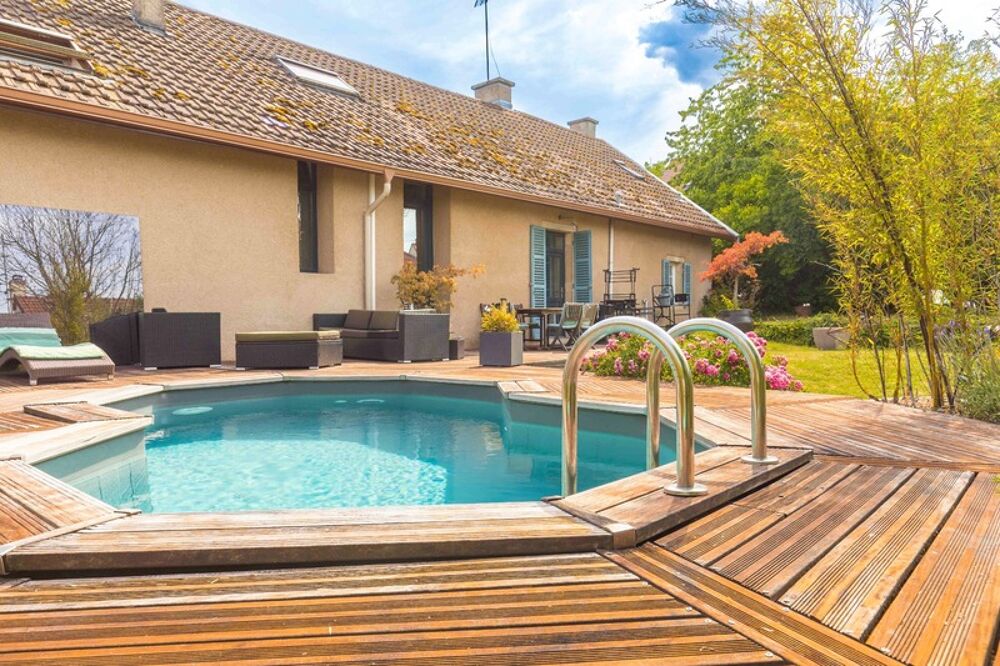 A vendre Corps de ferme de caractère avec piscine, dépendances et équipements récents  Corcelles-les-Monts
