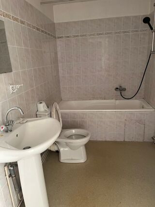  Appartement à louer 5 pièces 121 m²