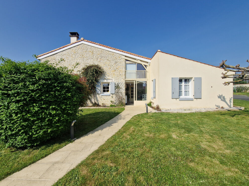 Vente Maison Maison à vendre 3 pièces SAINT - LOUP (17)- Piscine - Garage - Jardin Saint loup