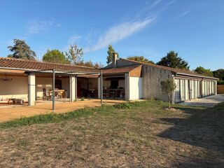  Propriété/château à vendre 1 pièce 222 m²