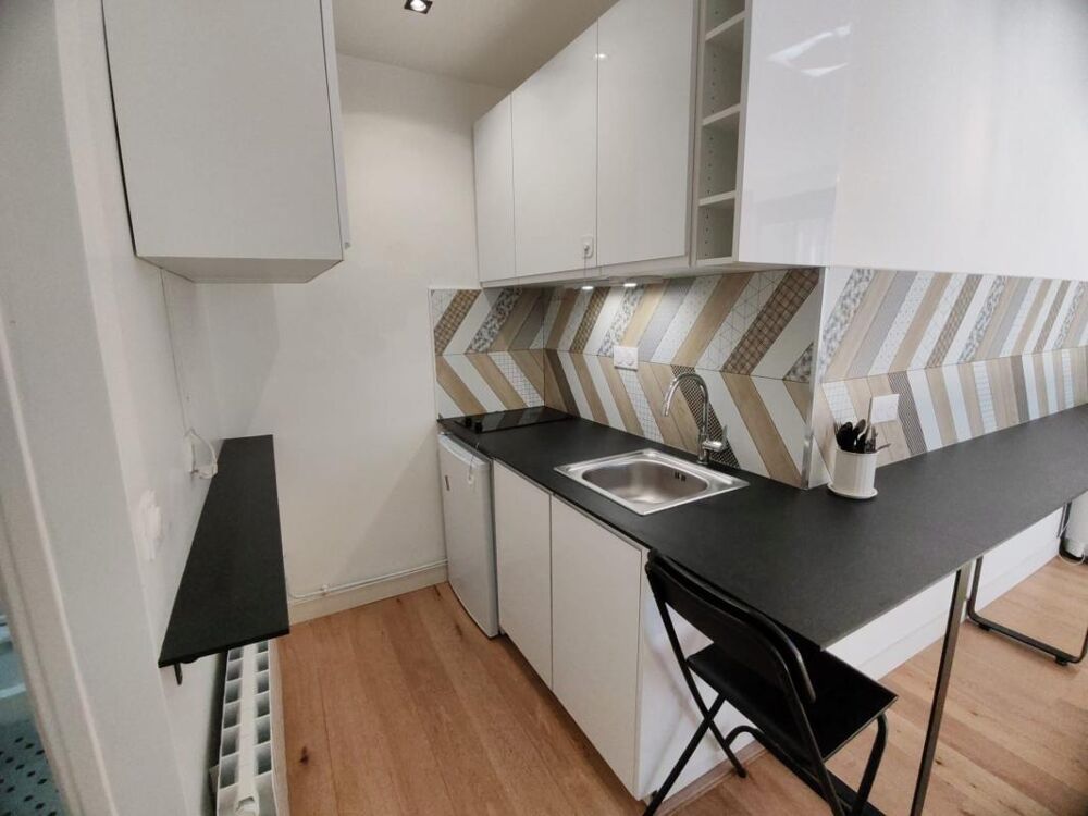 Vente Appartement Paris 17e – Rue Truffaut / Batignolles – 2 pièces au calme, rénové, meublé et prêt à vivre Paris 17