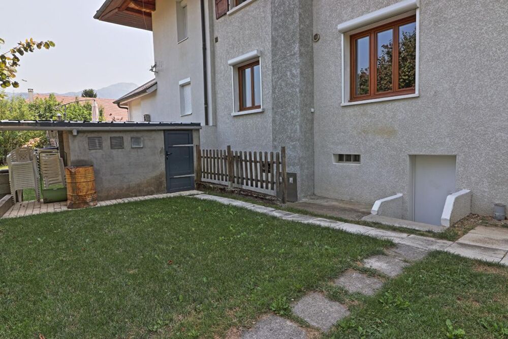 T4 dans maison (3 chambres) entièrement rénové, Doussard, 89 m² avec jardin, garage, cave et parking