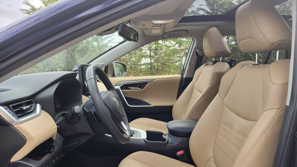 RAV 4 2.5 VVT-i 218 Hybrid E-CVT Lounge - Entretien constructeur T 2023 occasion 92000 Nanterre