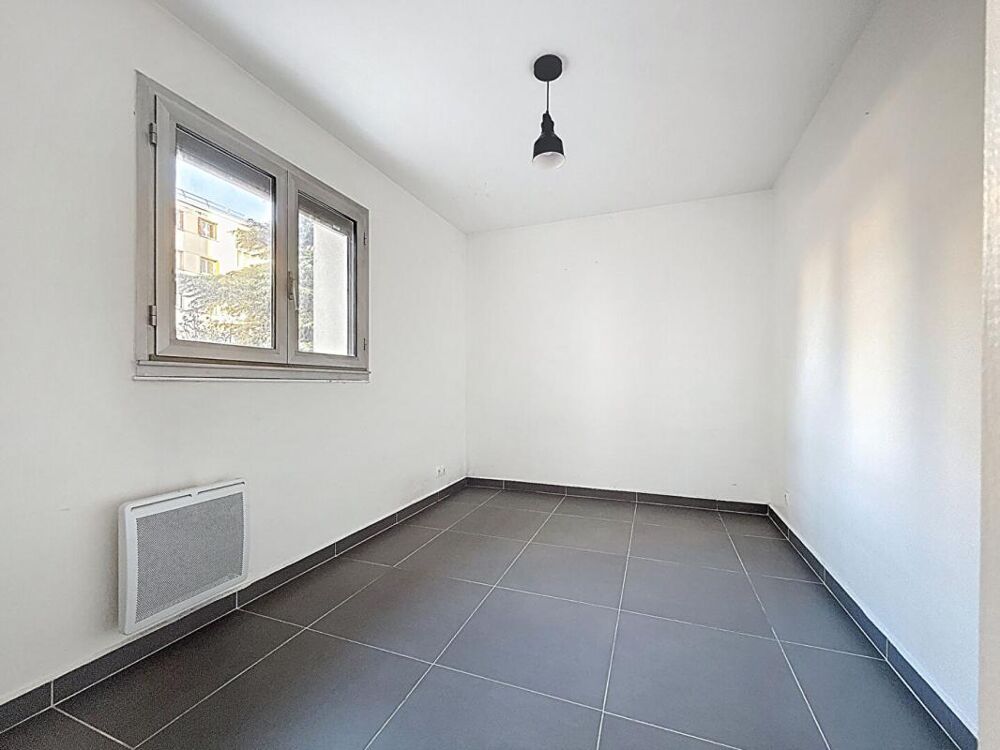 Appartement 3 pièces METRO 7 LOUIS ARAGON