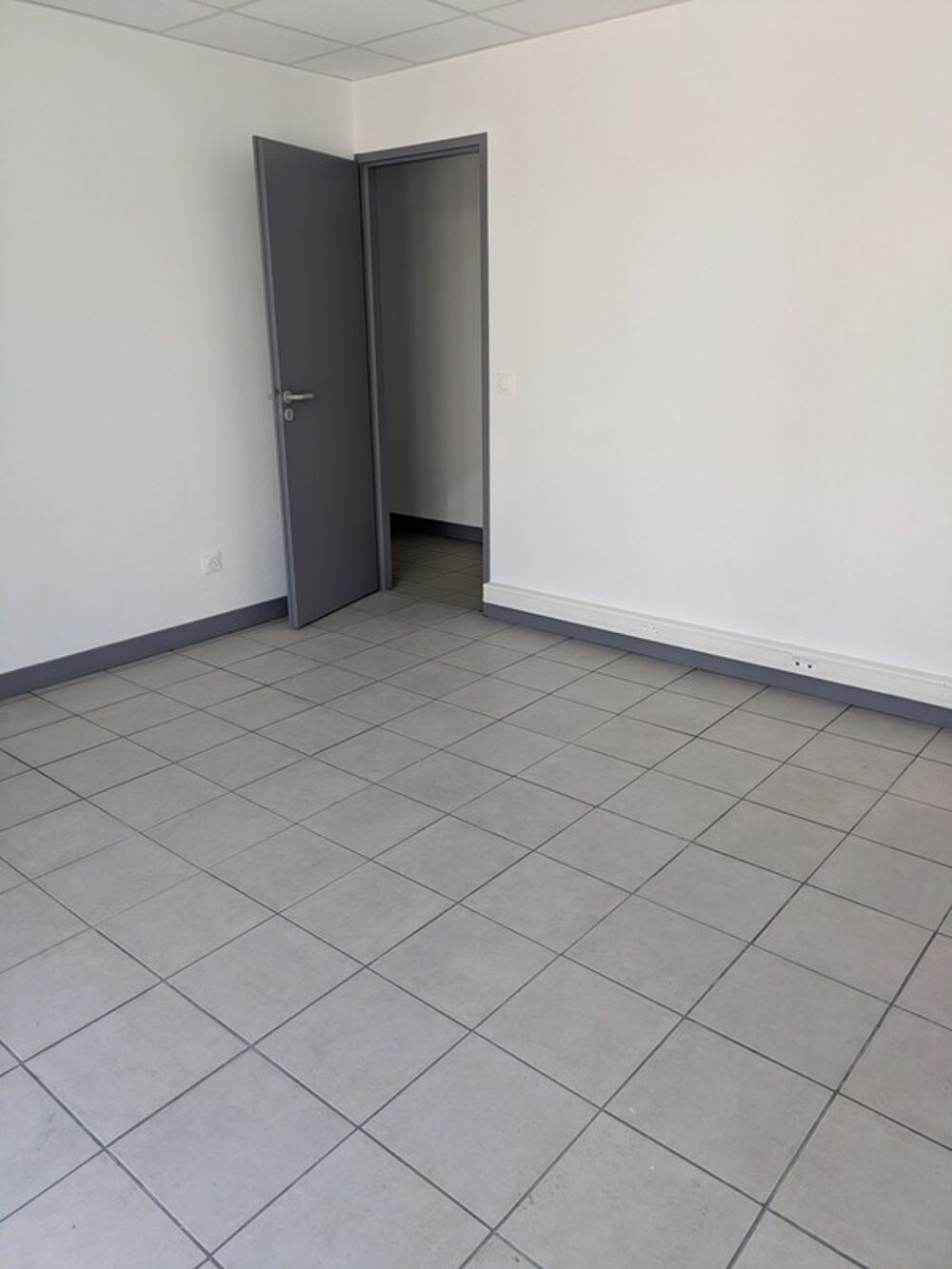   Local/bureau à louer CHAMBERY (73) 242 m² Chambery