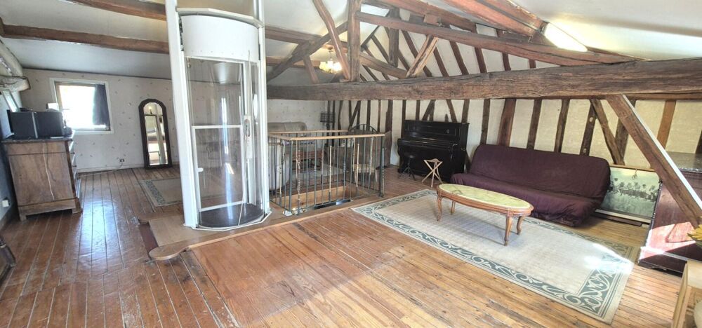 Belle Maison de Village en Brique de 1848 de 165 m² Rénover et Entretenue avec son Ascenseur Ergonomique, sa Cour avant de 180 m