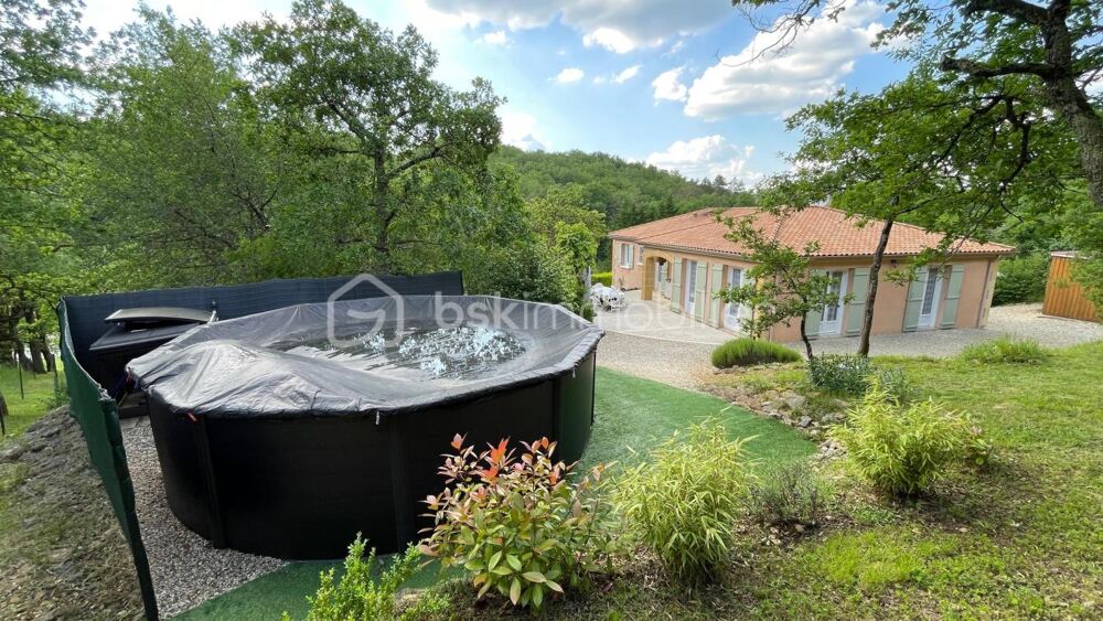 Maison rénovée avec soins sur 3532 m² de terrain non clos