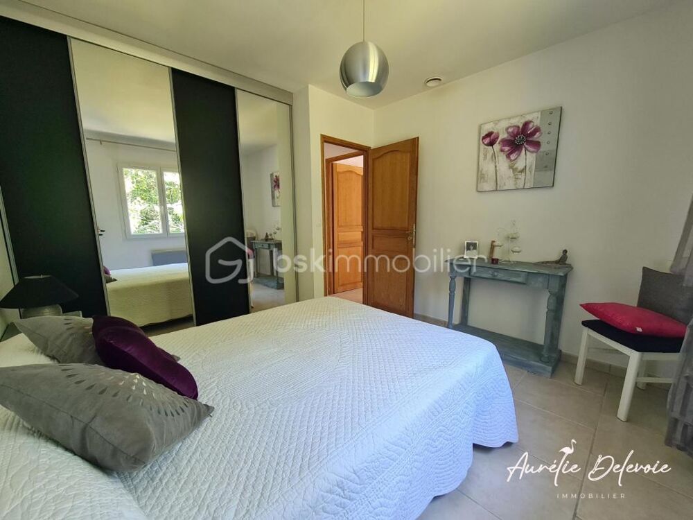 Maison de plain-pied de 135 m² avec 4 chambres, garage double et terrain de 1 580 m² à Nages, à proximité du lac du Laouzas