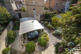 Vente Maison Toulon Hopital Sainte Anne /Claret. Maison entierement rénovée sur deux niveaux au calme, avec deux appartements T3/T2 Toulon