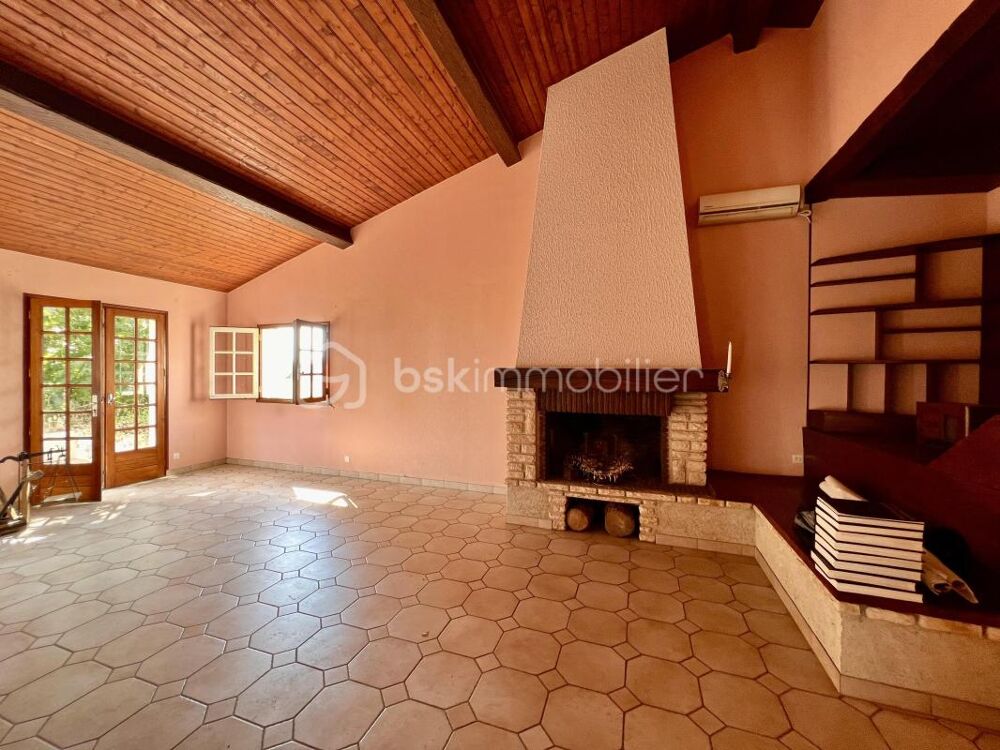 Vente Maison Jolie maison de plus de 213 m2, 6 chambres, jardin de 1500 m2! Couhe