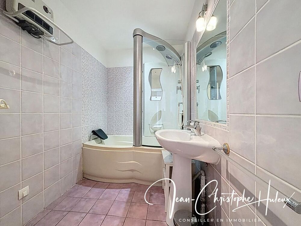 Appartement Nimes 3 pièces de 66 m2 Église Saint Baudile