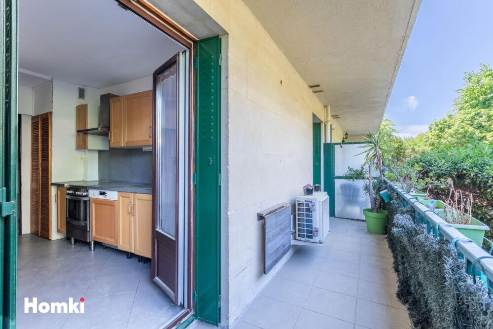 13012 T3 EN RDC de 54 m² A 15 MINUTES A PIED DU METRO DE ST BARNABE