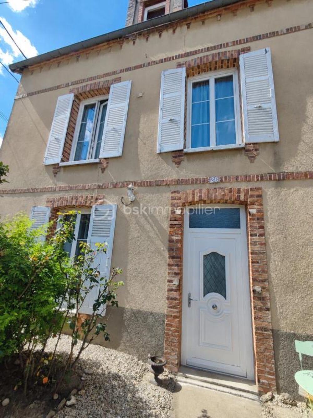Maison bourgeoise de 100 m² avec cave et extérieurs