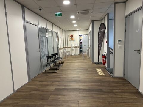   bureaux à louer CHASSE SUR RHONE (38), bureaux de 12m² à louer dans centre médical avec du stationnement et une très belle visib 