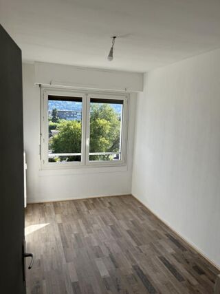  Appartement à louer 4 pièces 64 m²