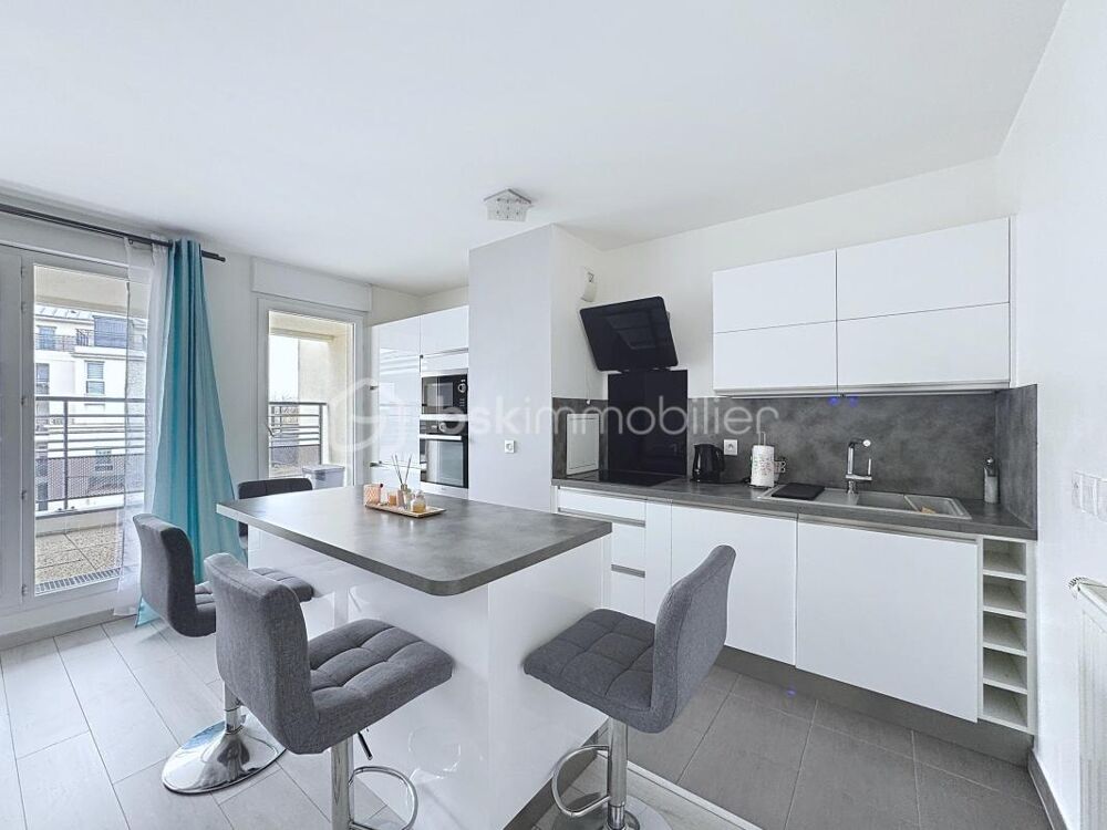 Vente Appartement Coup de coeur: T2 lumineux avec grand balcon, ascenseur, parking et cave – Quartier recherché de Élancourt Elancourt