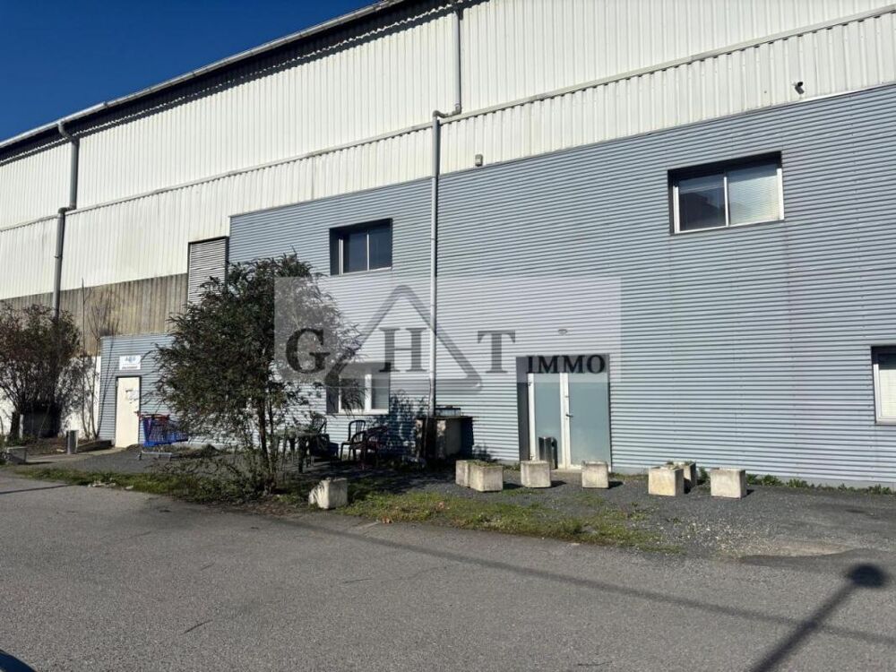   Entrepôt Bureaux A louer 