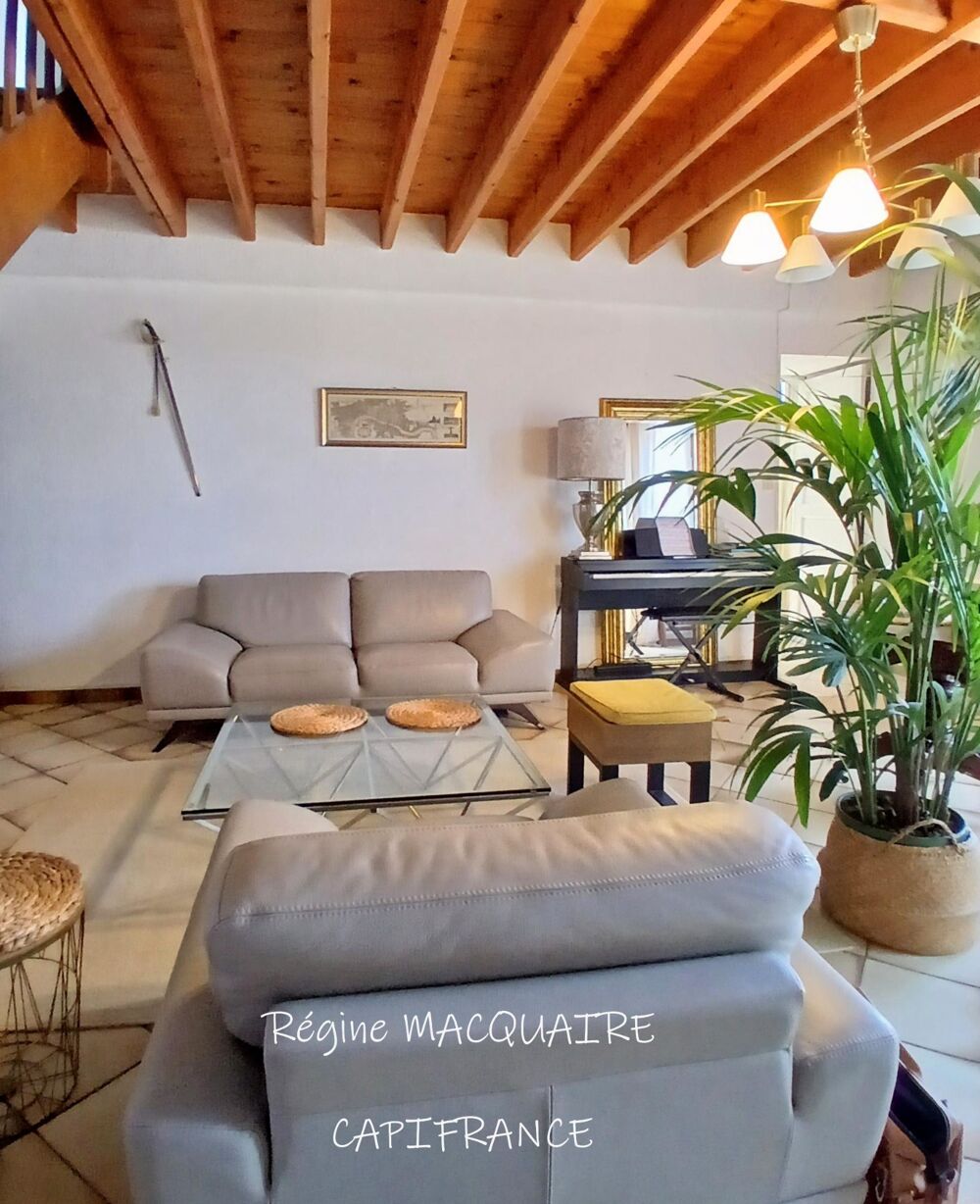 À vendre : Maison mitoyenne de 4 pièces,143 m2 env., 3 chambres sur un terrain de 1500 m2 avec panorama exceptionnel sur la camp