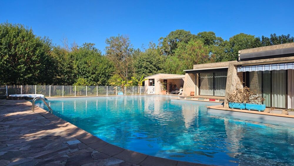 à vendre  Propriété/château Hyères (83400)
