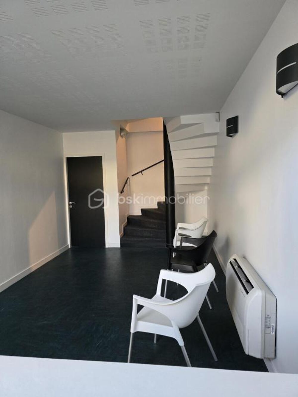 Vente Immeuble Immeuble de bureaux sur 3 niveaux avec appartement indépendant, opportunité d'investissement rare Perigueux
