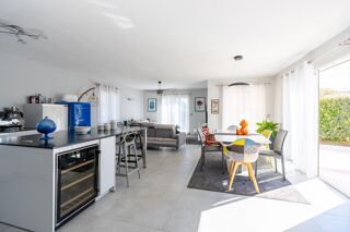 Vente Maison Maison Gorges 5 P . 4 Chs . 121.85 M² . T 883 M² . Garage . Piscine . Terrasses . Abri voiture Gorges