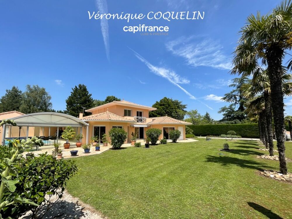 Magnifique villa 7 pièces 240m² avec piscine intérieure à vendre LE CELLIER