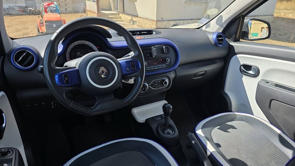 Twingo 0.9 TCe 90 EDC6 Cosmic 2015 occasion 89100 Sens