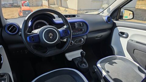 Twingo 0.9 TCe 90 EDC6 Cosmic 2015 occasion 89100 Sens