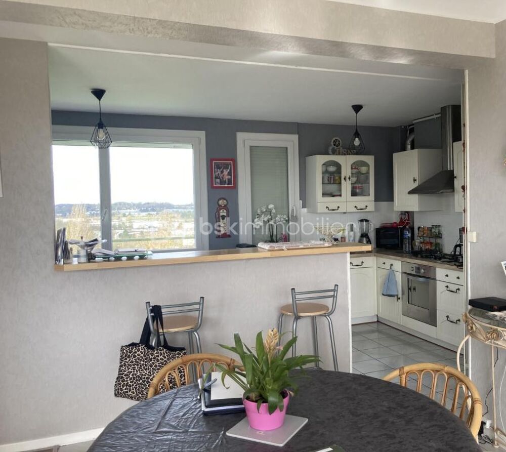 Vente Appartement BEL APPARTEMENT LUMINEUX AVEC 3 CHAMBRES ET GRAND BALCON Saint quentin