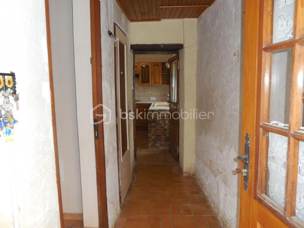 PETIT PRIX POUR CETTE MAISON A RENOVER