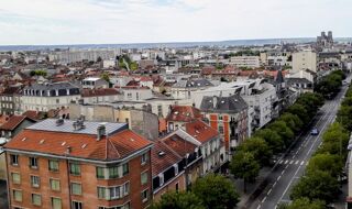  Appartement à louer 4 pièces 85 m²
