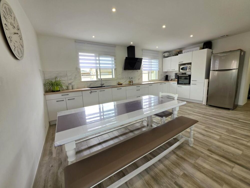 Maison à vendre de plain-pied  4 chambres - 99 m²  THIERS (63300)  255 000 euros