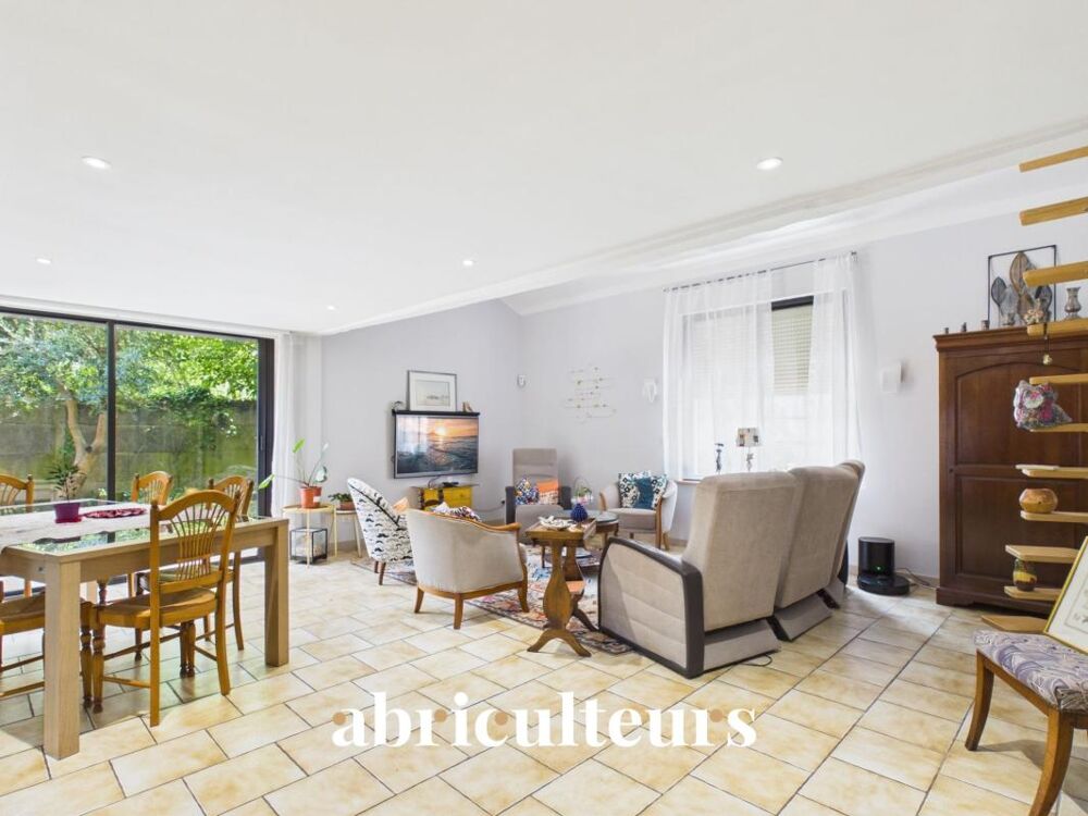 Vente Maison Maison avec piscine à rafraichir sur grand terrain de 966 m2 - Caudéran Pins-Francs 33200 Bordeaux