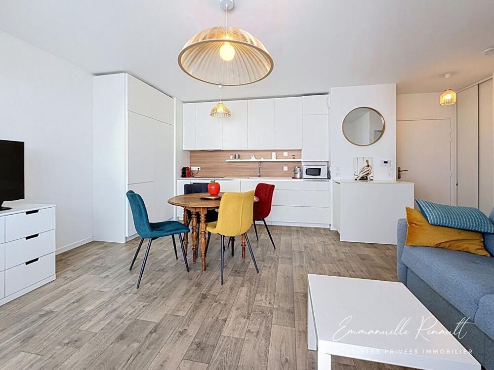 Vente Appartement Sarzeau · Appartement T2 de 43 m² avec balcon et parking couvert, à 1 km du Golfe et 300m des commerces Sarzeau