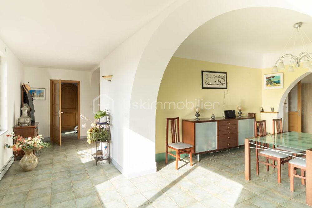 Vente Propriété/Château Demeure de caractère avec ascenseur, dépendances et terrain piscinable Ales